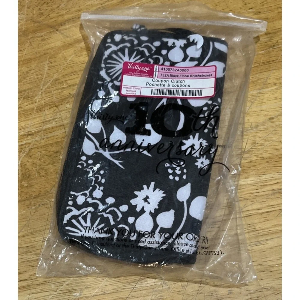 Thirty One Coupon Clutch Organizer Black &‎ White Floral Brushstrokes Zip Wallet